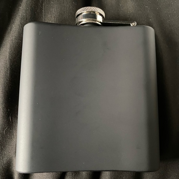 Eminem Shady vs Everybody Flask - Picture 2 of 2